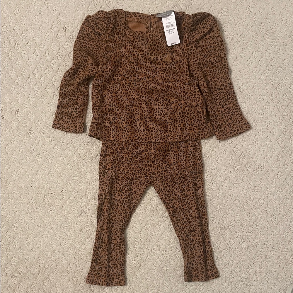 Baby Gap NWT leopard print 2 piece set size 12-18 months